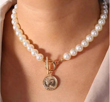 Load image into Gallery viewer, Pearl Coin Choker (74)
