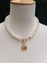 Load image into Gallery viewer, Pearl Coin Choker (74)
